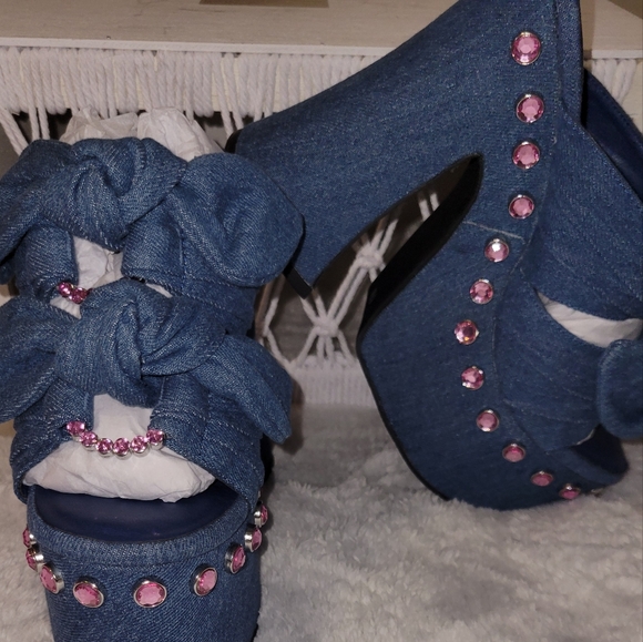 Sugar Thrillz Strike A Pose Denim Platforms - Picture 4 of 10